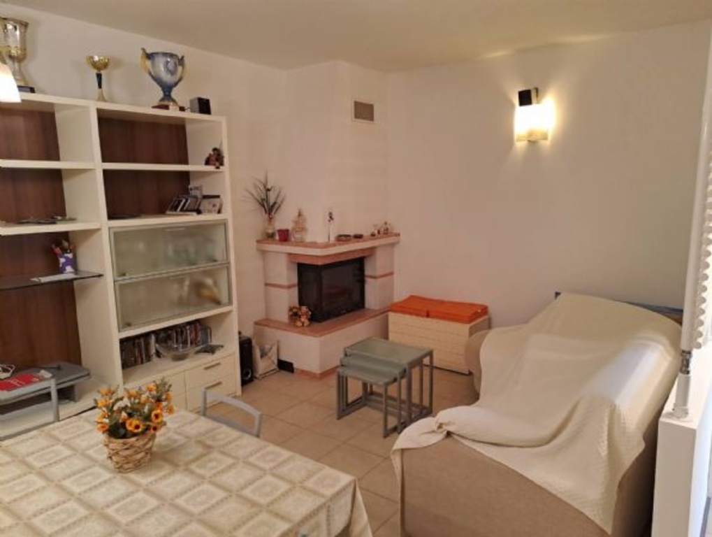 Appartamento a Castelplanio, 5 locali, 1 bagno, 80 m², seminuovo