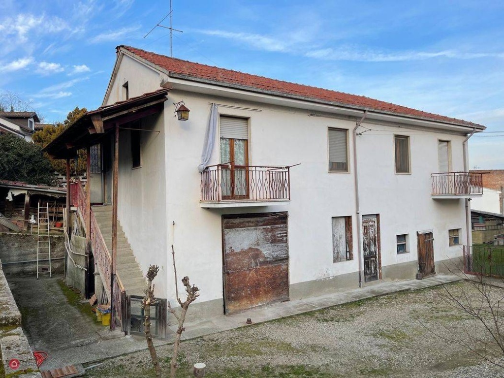 Casa indipendente a Pietra Marazzi, 4 locali, 1 bagno, con box, 180 m²
