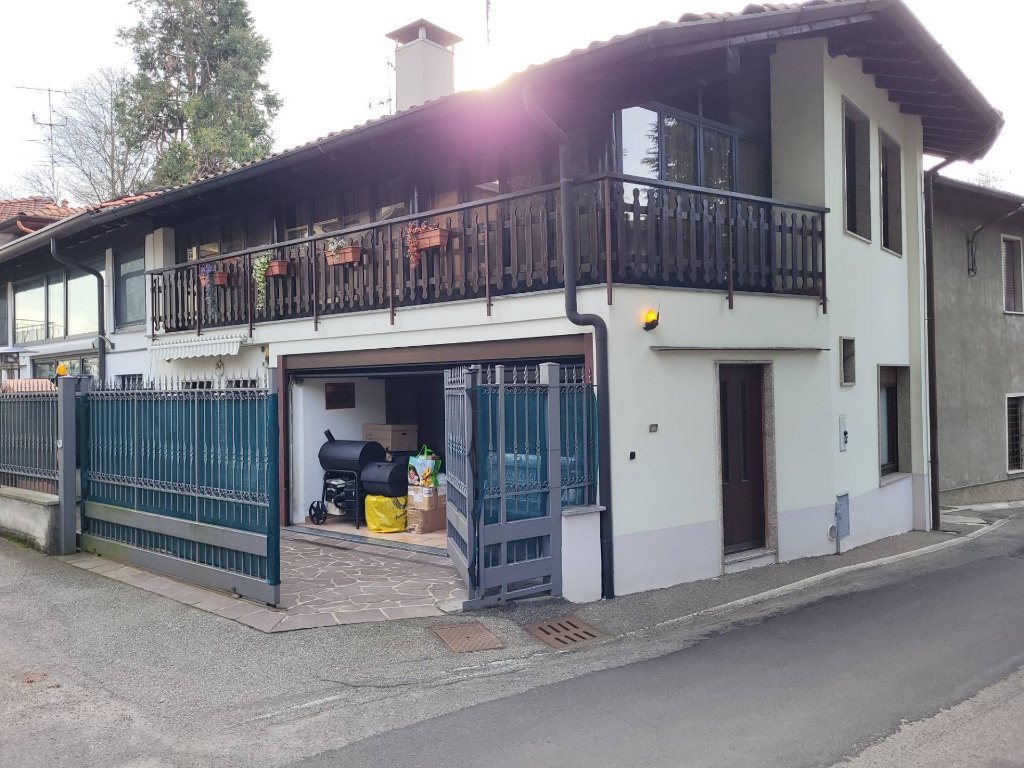 Villa in Municipio, Cardano al Campo, 4 locali, 2 bagni, con box