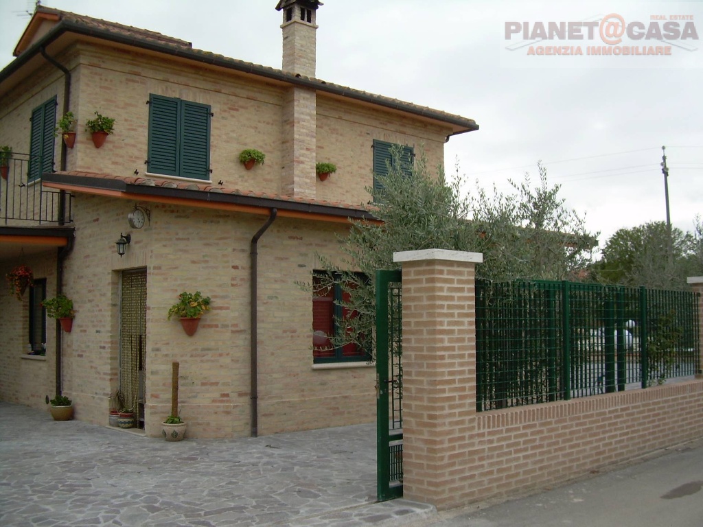 Villa singola in Pagliare del Tronto, Spinetoli, 13 locali, 3 bagni