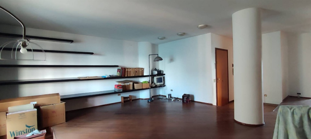 Appartamento in Via delle Badie, Prato, 6 locali, 2 bagni, 169 m²