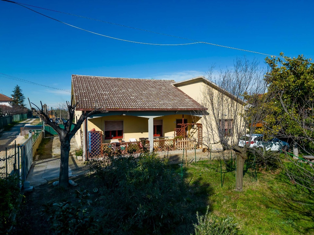 Villa in VIA TORRE, Torrevecchia Teatina, 7 locali, 2 bagni, 170 m²