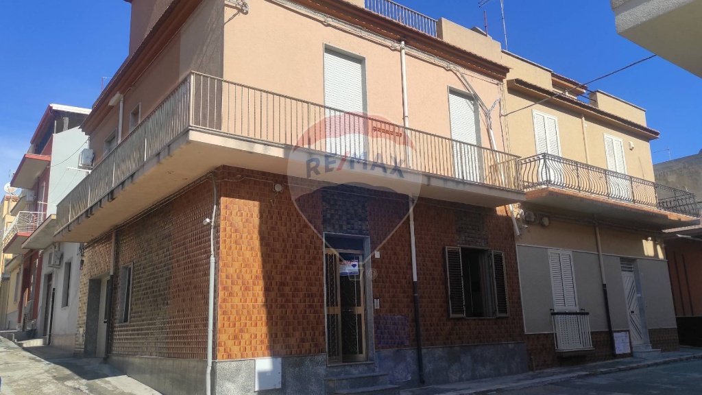 Casa indipendente in Via P. Umberto, Pachino, 8 locali, 2 bagni
