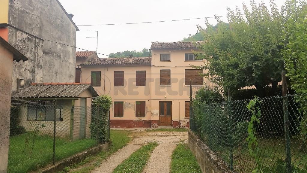 Casa indipendente in Via fontanelle 13, Montecchio Maggiore, 10 locali