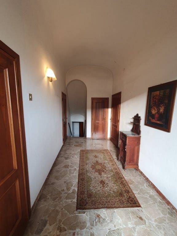 Appartamento a Prato, 8 locali, 2 bagni, 260 m², classe energetica G