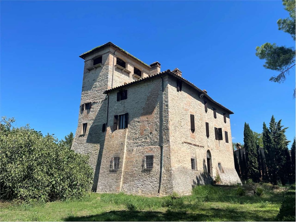 Villa a Perugia, 18 locali, 6 bagni, giardino privato, 900 m²