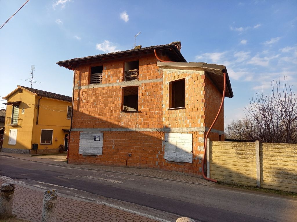 Casa semindipendente a Badia Pavese, 3 locali, 100 m², multilivello