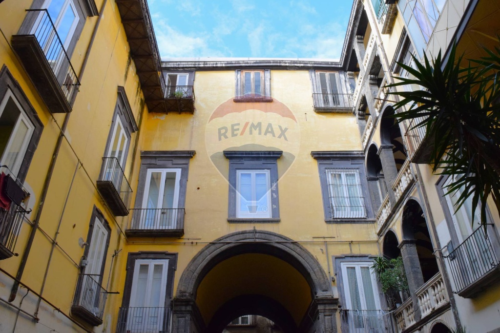 Appartamento in Via Banchi Nuovi, Napoli, 6 locali, 2 bagni, con box