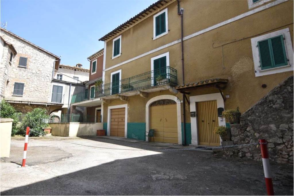 Palazzo in Piazza pietro panfili, Guardea, 13 locali, 260 m²