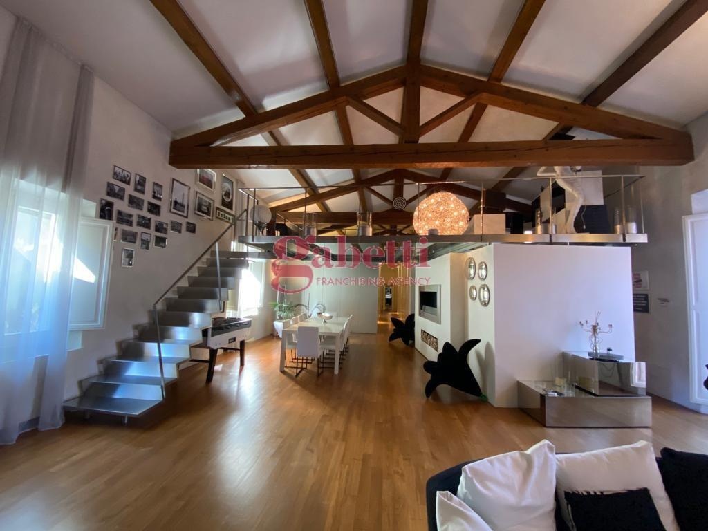 Loft a Pisa, 6 locali, 4 bagni, 270 m², 1° piano in vendita
