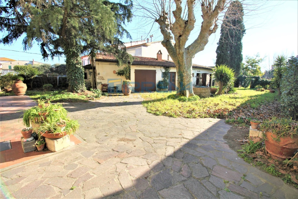 Casa indipendente in Via sabbioni, Cascina, 16 locali, 5 bagni, 425 m²