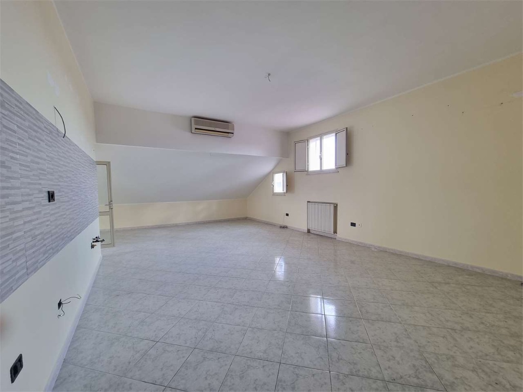 Appartamento a Catanzaro, 6 locali, 2 bagni, 180 m², 4° piano