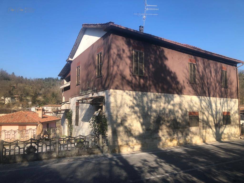 Casa indipendente in Via Picena Inferiore, Roccafluvione, 12 locali