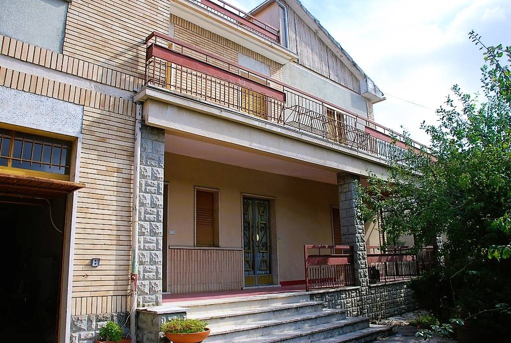 Villa a Montefiascone, 10 locali, 3 bagni, giardino privato, 270 m²