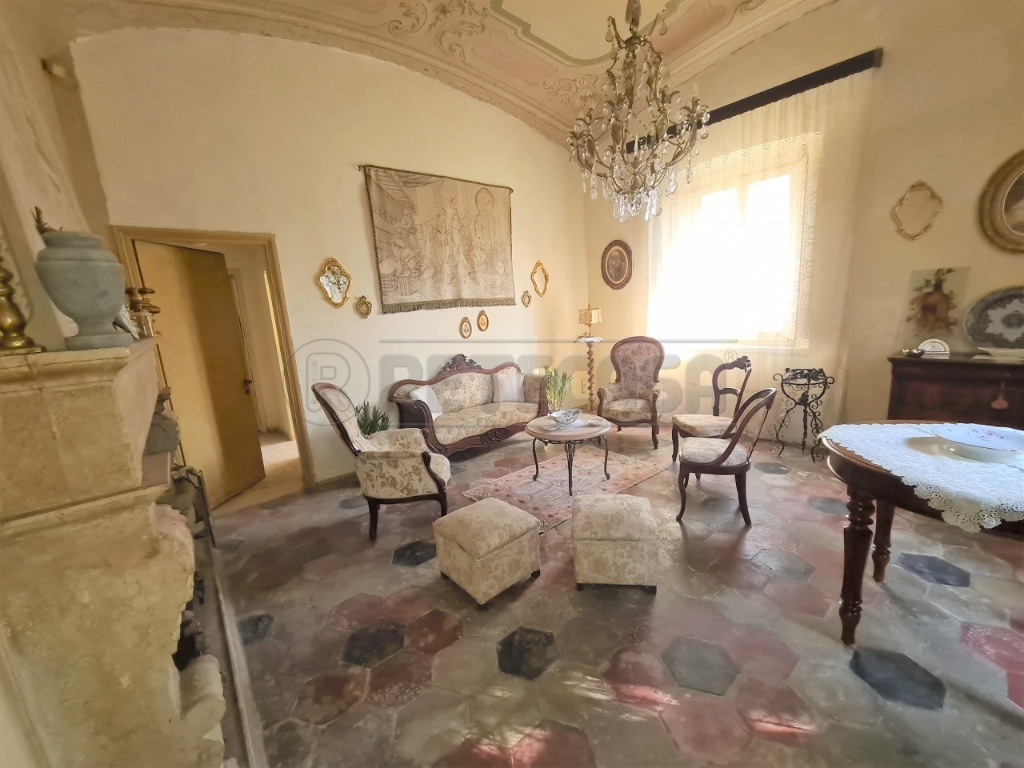 Villa in Via milano, Cremona, 25 locali, 6 bagni, 1100 m², camino