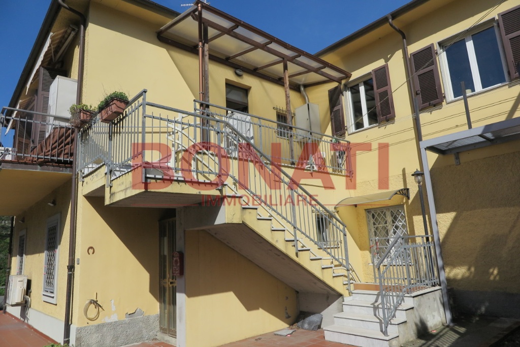 Appartamento a Vezzano Ligure, 5 locali, 1 bagno, posto auto, 109 m²