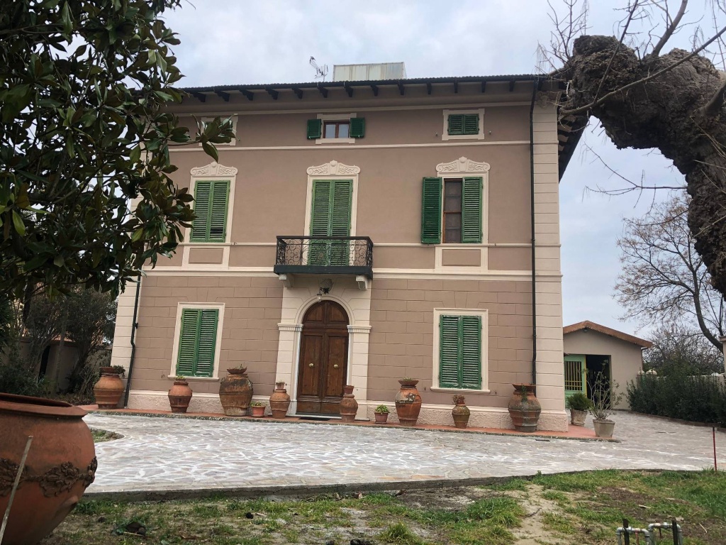 Villa a schiera in San giuliano terme, San Giuliano Terme, 11 locali