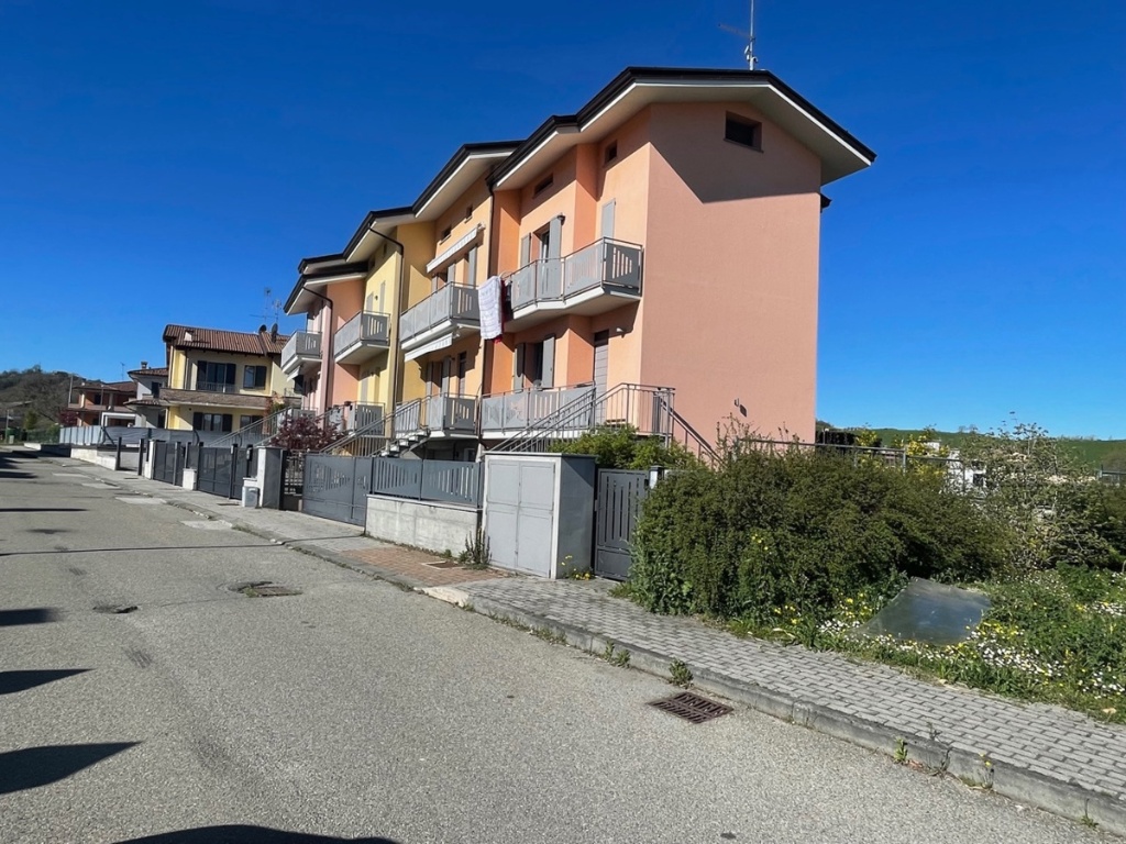 Casa indipendente a Lugagnano Val d'Arda, 6 locali, 4 bagni, arredato