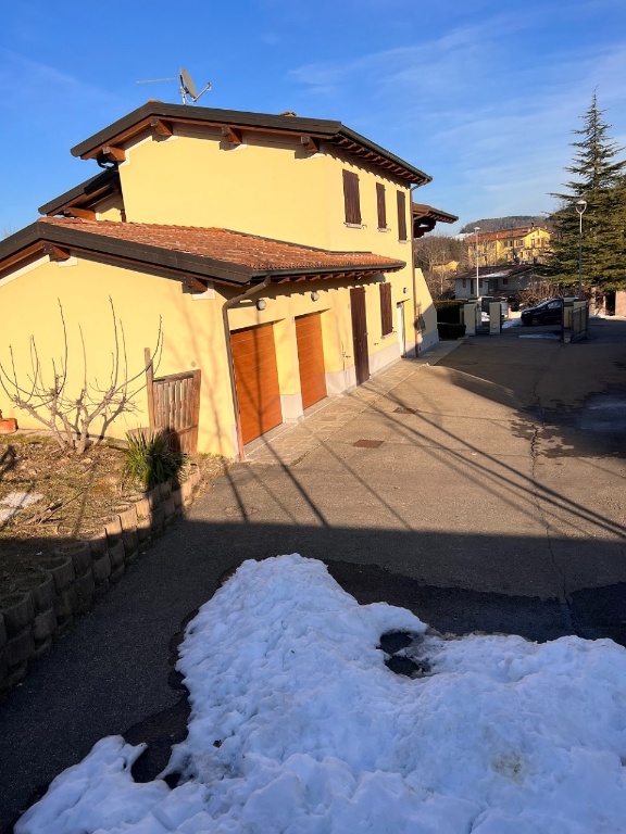 Villa a schiera a Montese, 5 locali, 2 bagni, posto auto, arredato