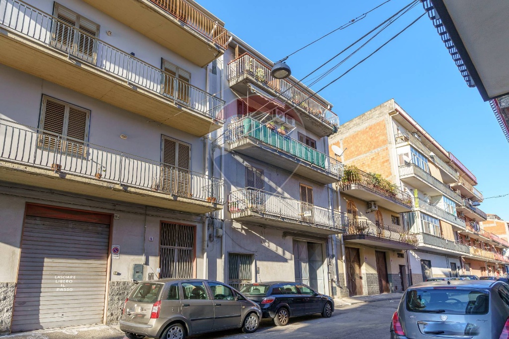Appartamento in Via Pisa, Misterbianco, 5 locali, 2 bagni, con box