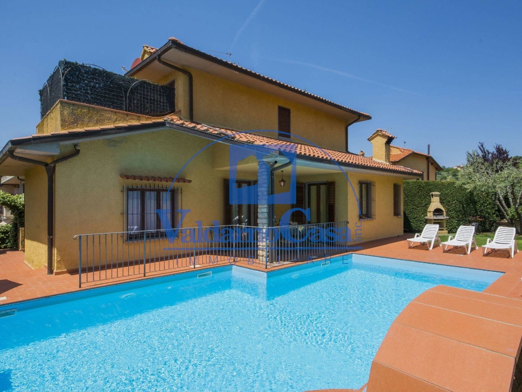 Villa a Reggello, 10 locali, 4 bagni, giardino privato, 350 m²