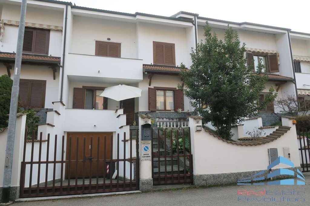 Villa in VIA AMILCARE PONCHIELLI 37, Novara, 8 locali, 2 bagni, garage