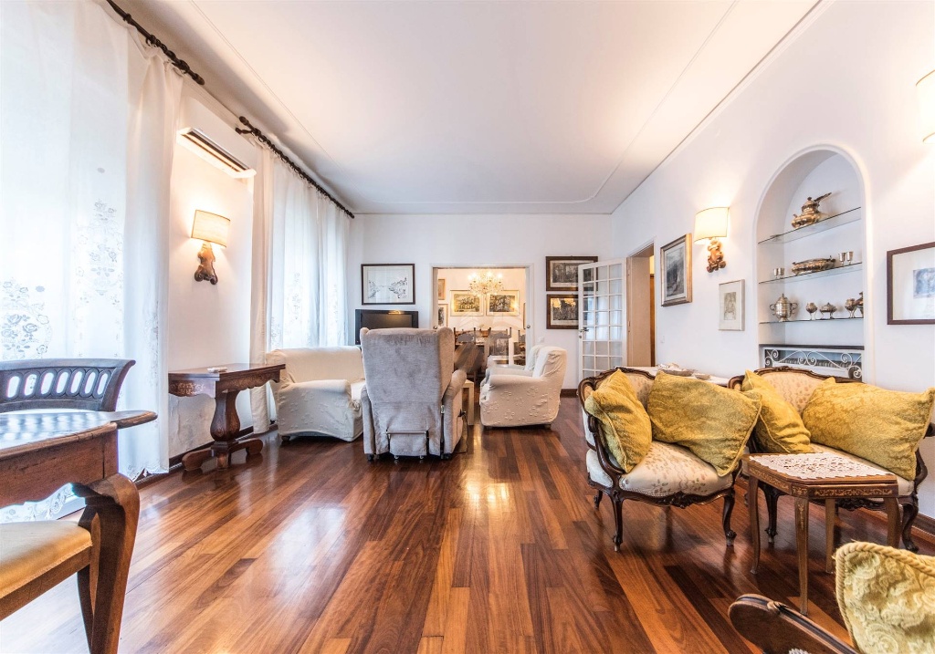 Appartamento a Padova, 7 locali, 2 bagni, arredato, 190 m², 2° piano