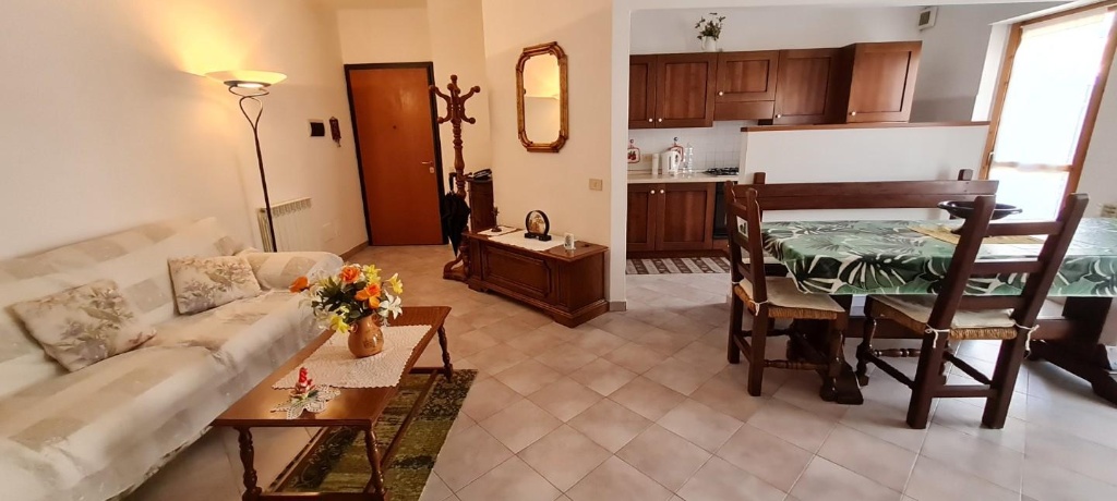 Appartamento a Monteriggioni, 5 locali, 2 bagni, arredato, 85 m²