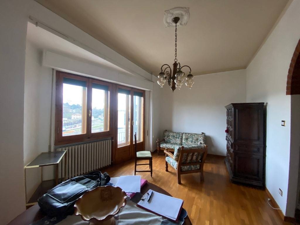 Appartamento a Siena, 5 locali, 1 bagno, 100 m², piano rialzato
