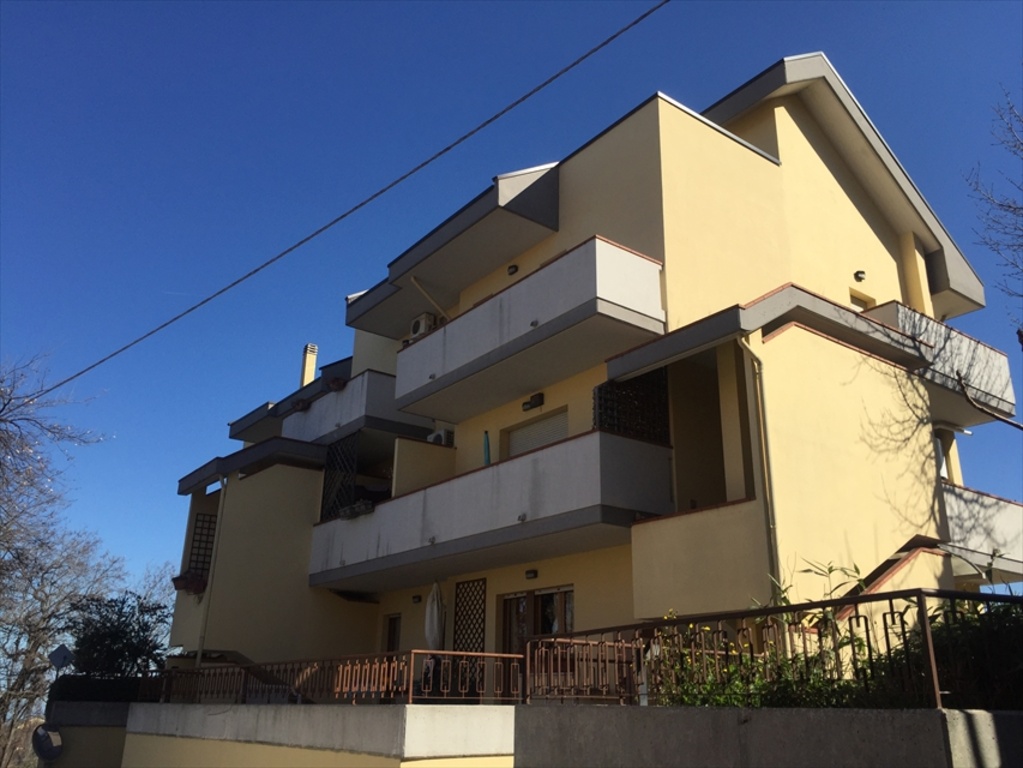 Appartamento in Via Arenazze 78, Chieti, 5 locali, 3 bagni, con box