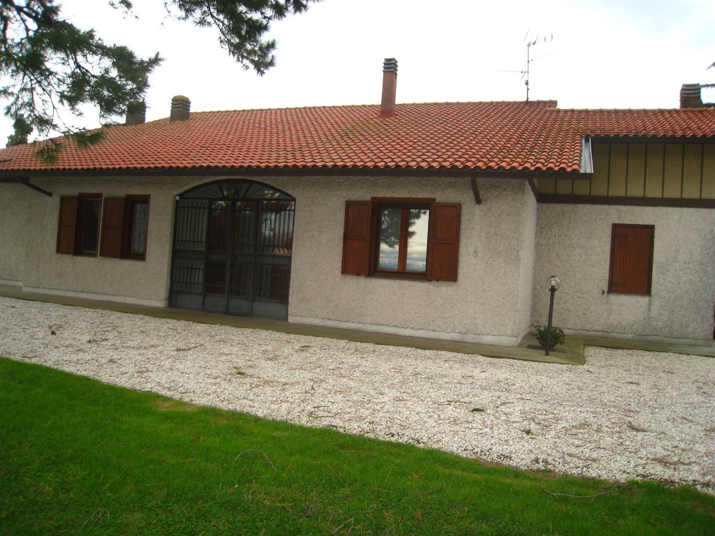 Villa a Montefiascone, 8 locali, 3 bagni, giardino privato, 230 m²