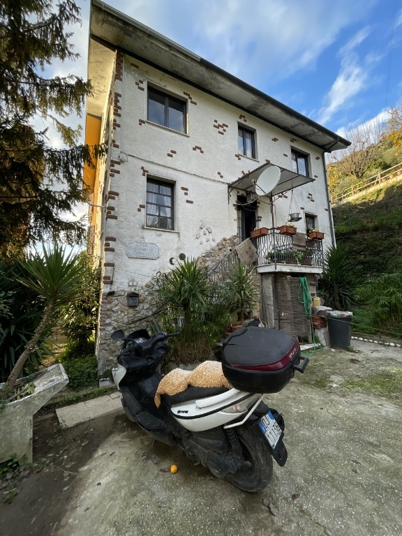 casa indipendente in vendita a Pietrasanta in zona Solaio