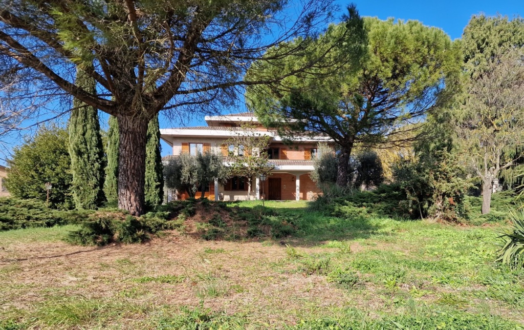 Villa in Viale Perugia 37, Castiglione del Lago, 10 locali, 4 bagni