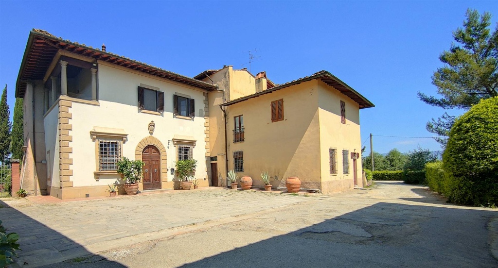 Villa a Scandicci, 30 locali, 6 bagni, giardino privato, 2000 m²