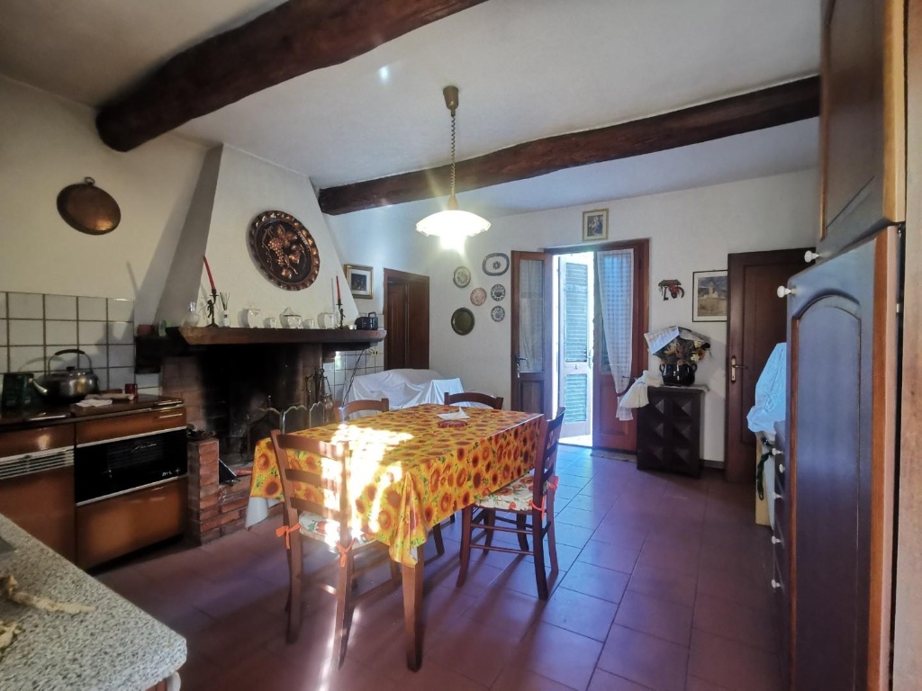 Casa singola a Castelfranco di Sotto, 6 locali, 2 bagni, posto auto