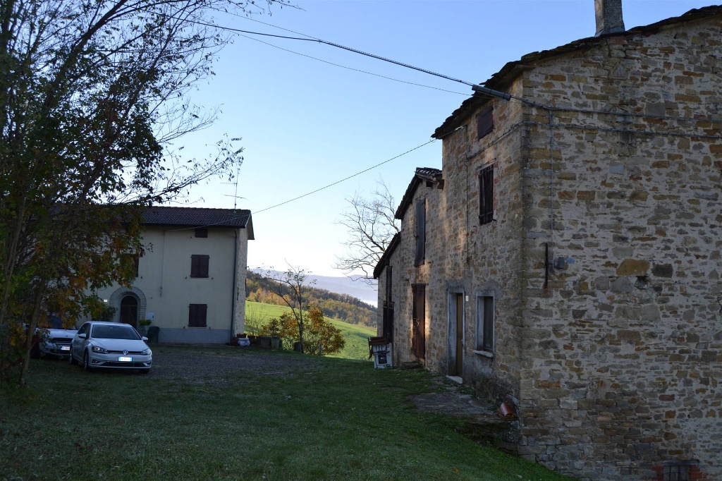 Tenuta - complesso a San Benedetto Val di Sambro, 10 locali, 1 bagno