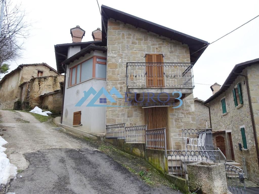 Casa indipendente in TRIVIGLIANO, Ascoli Piceno, 9 locali, 2 bagni