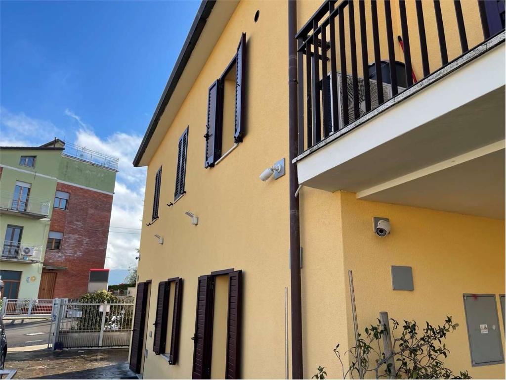 Villa a Perugia, 14 locali, 2 bagni, garage, 320 m² in vendita