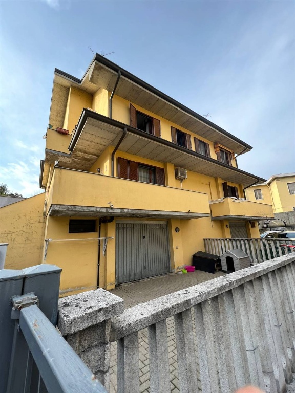 Casa indipendente a Vigevano, 5 locali, 2 bagni, 140 m² in vendita