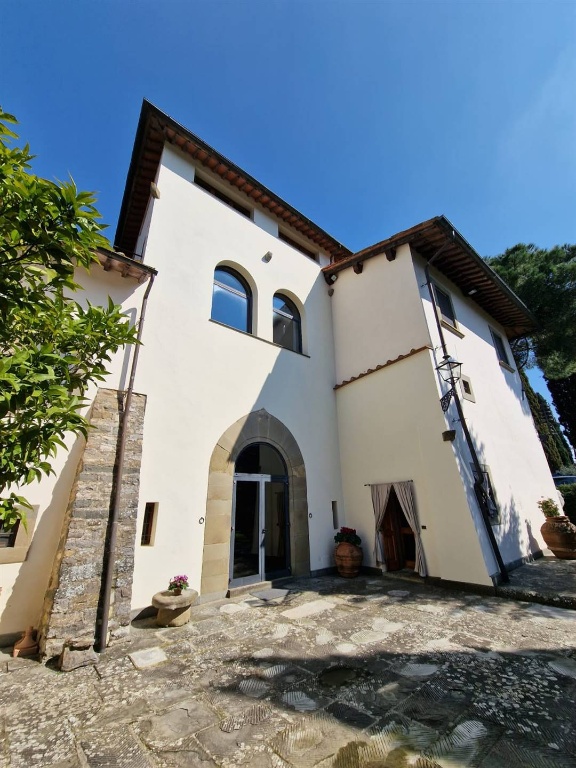 Villa a Scandicci, 32 locali, 5 bagni, giardino privato, 1690 m²
