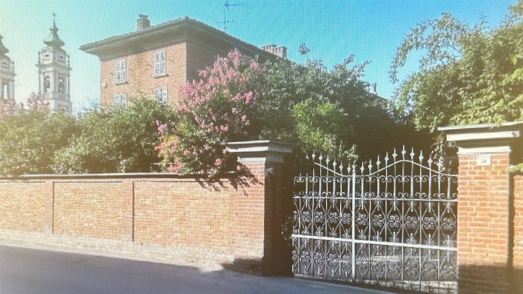 Villa a Castellazzo Bormida, 10 locali, giardino privato, 400 m²