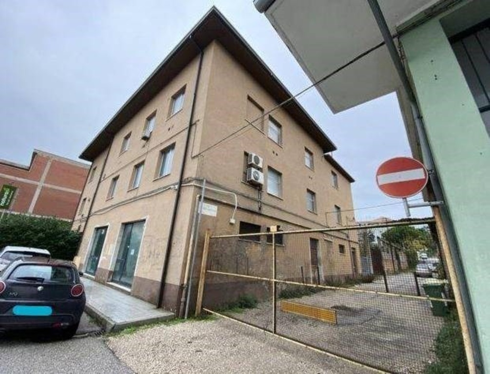 Palazzo in Via della Montagnola 5, Ancona, 6 locali, 3 bagni, 1170 m²