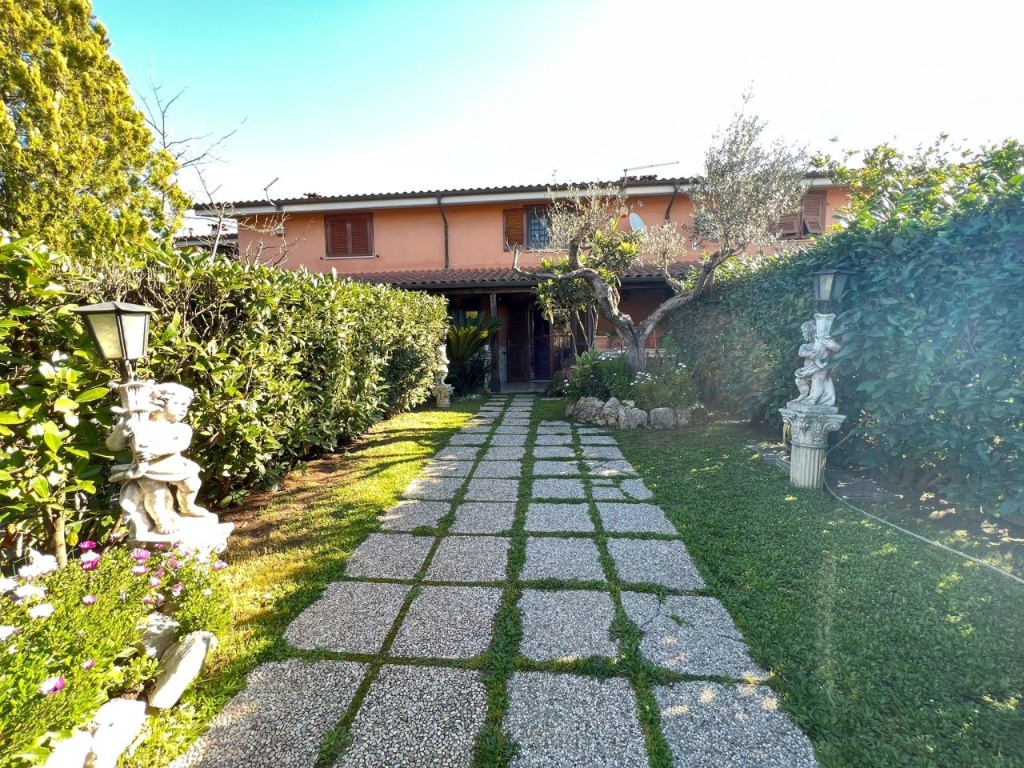 Villa a schiera a Fiano Romano, 3 locali, 3 bagni, posto auto, 131 m²