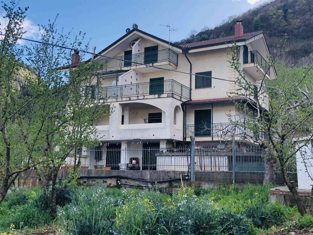 Casa semindipendente a Giffoni Valle Piana, 4 locali, 2 bagni, 150 m²