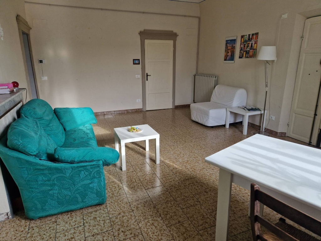 Appartamento a Pisa, 6 locali, 1 bagno, arredato, 140 m², 1° piano