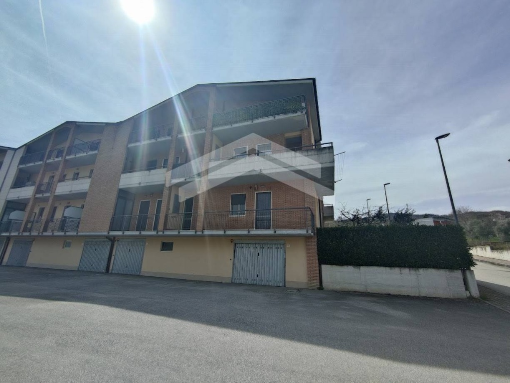 Quadrilocale in Via Roma, Mirabello Sannitico, 2 bagni, con box
