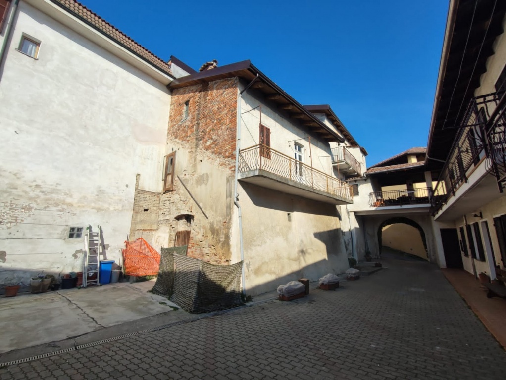 Casa indipendente a Pecetto di Valenza, 13 locali, 270 m² in vendita