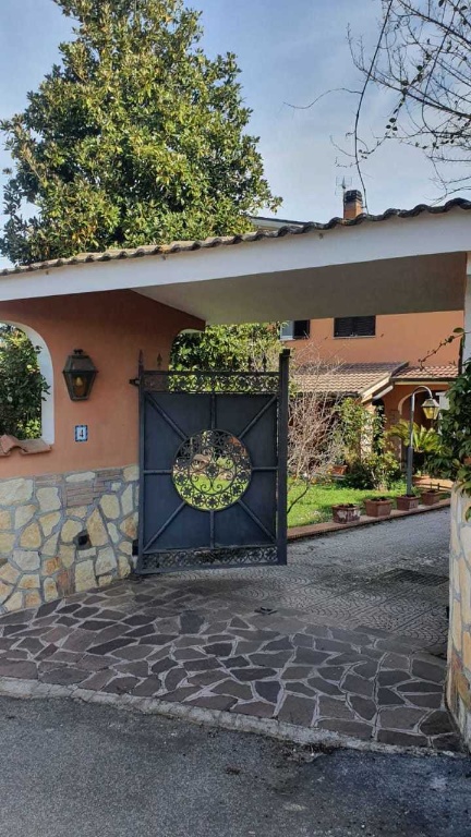 Porzione di casa in Via Colle del Vescovo, Palestrina, 8 locali