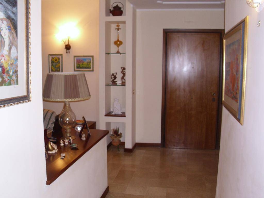 Appartamento a Cosenza, 6 locali, 2 bagni, 180 m², 5° piano in vendita