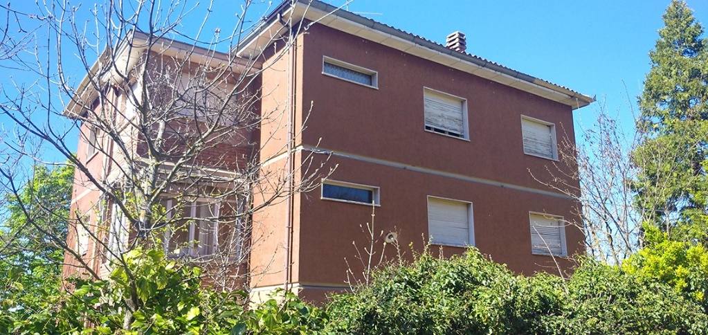 Casa indipendente a Casina, 17 locali, 4 bagni, posto auto, 450 m²